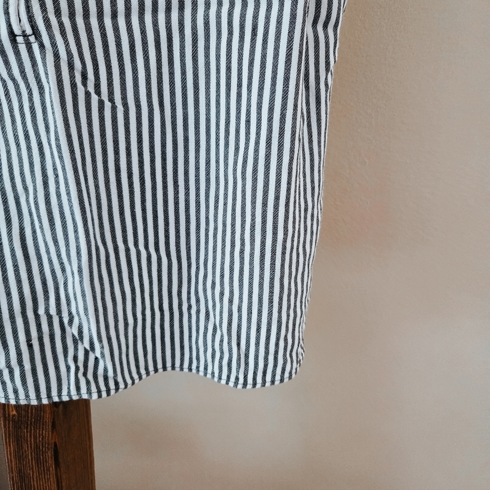 3/$20 Old Navy Grey & White Vertical Stripe Cami Top (Size XS) - Picture 3 of 5